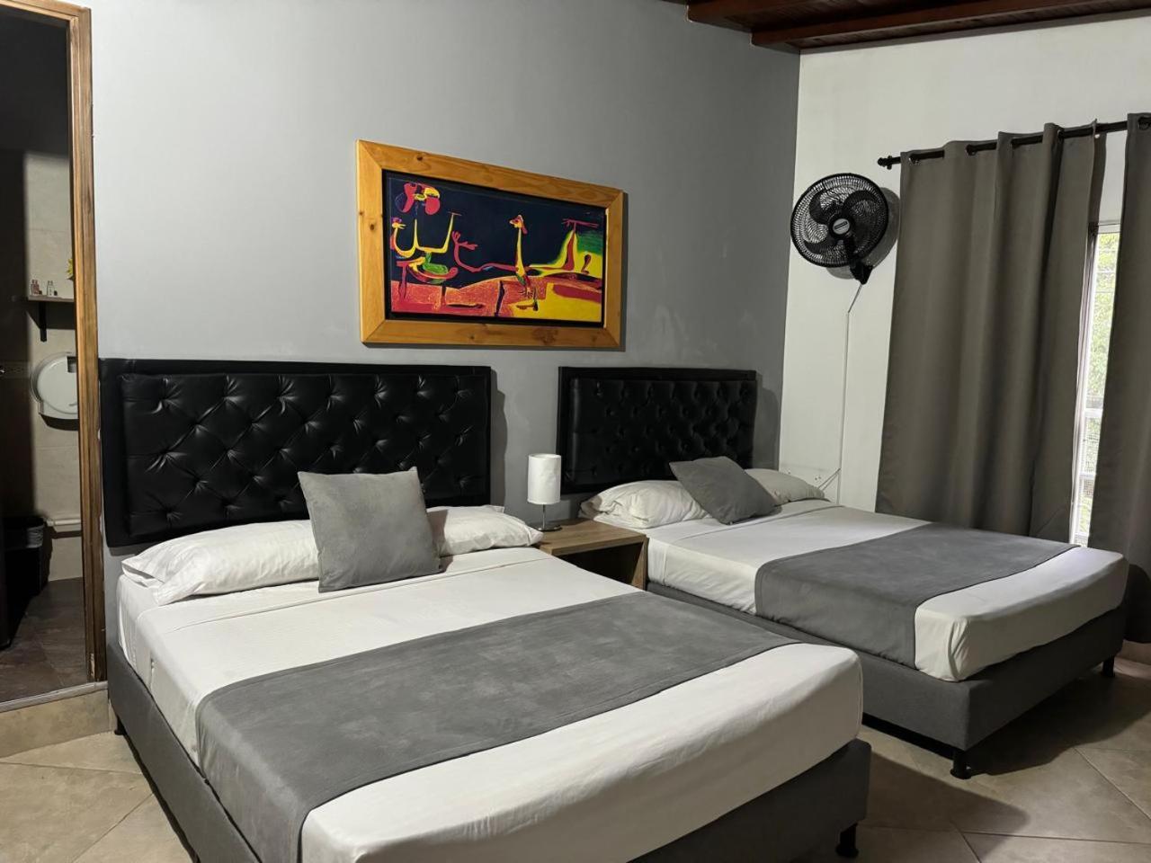 Hotel Gemas San Joaquin 1 Medellín Zewnętrze zdjęcie