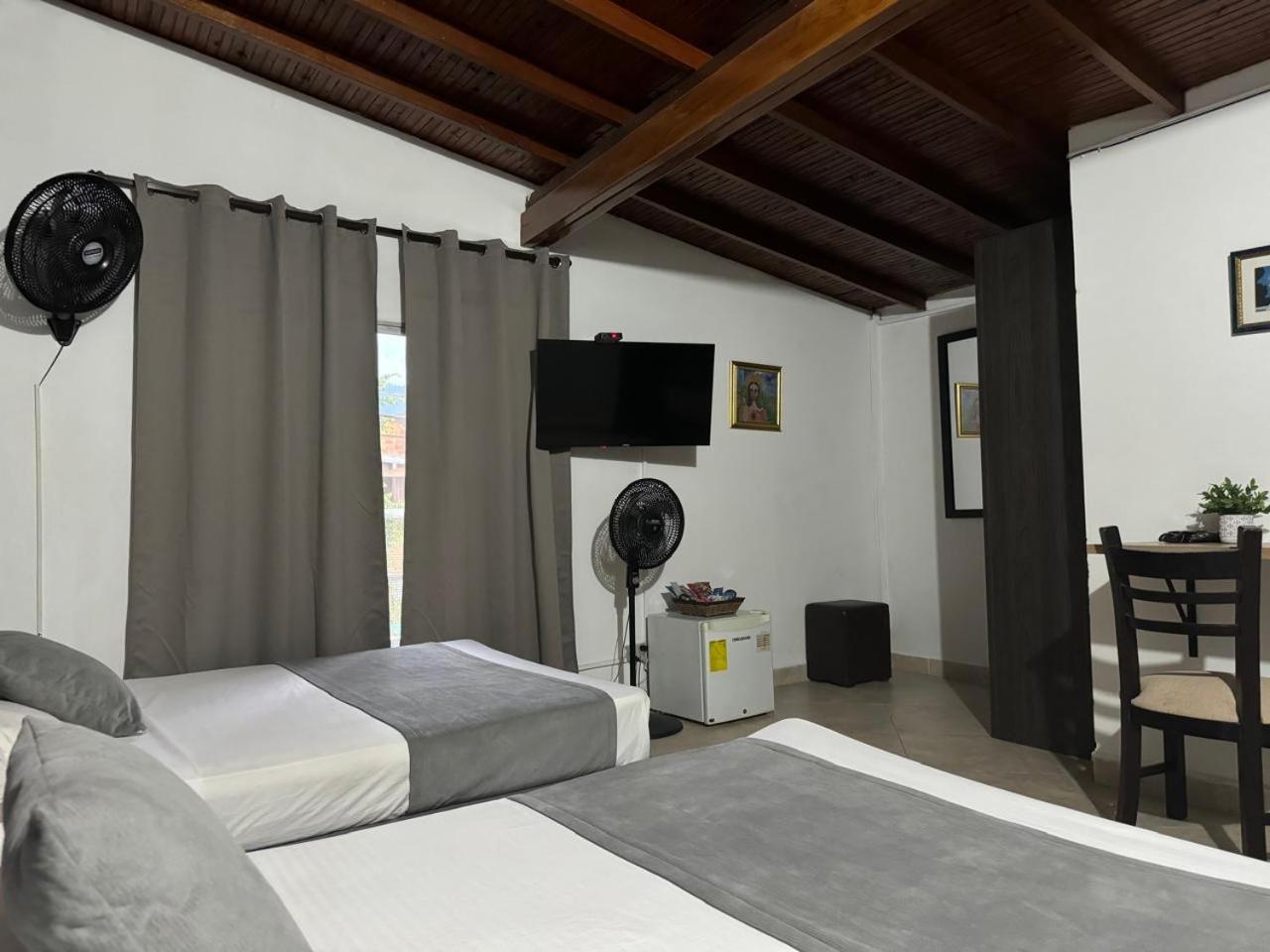 Hotel Gemas San Joaquin 1 Medellín Zewnętrze zdjęcie