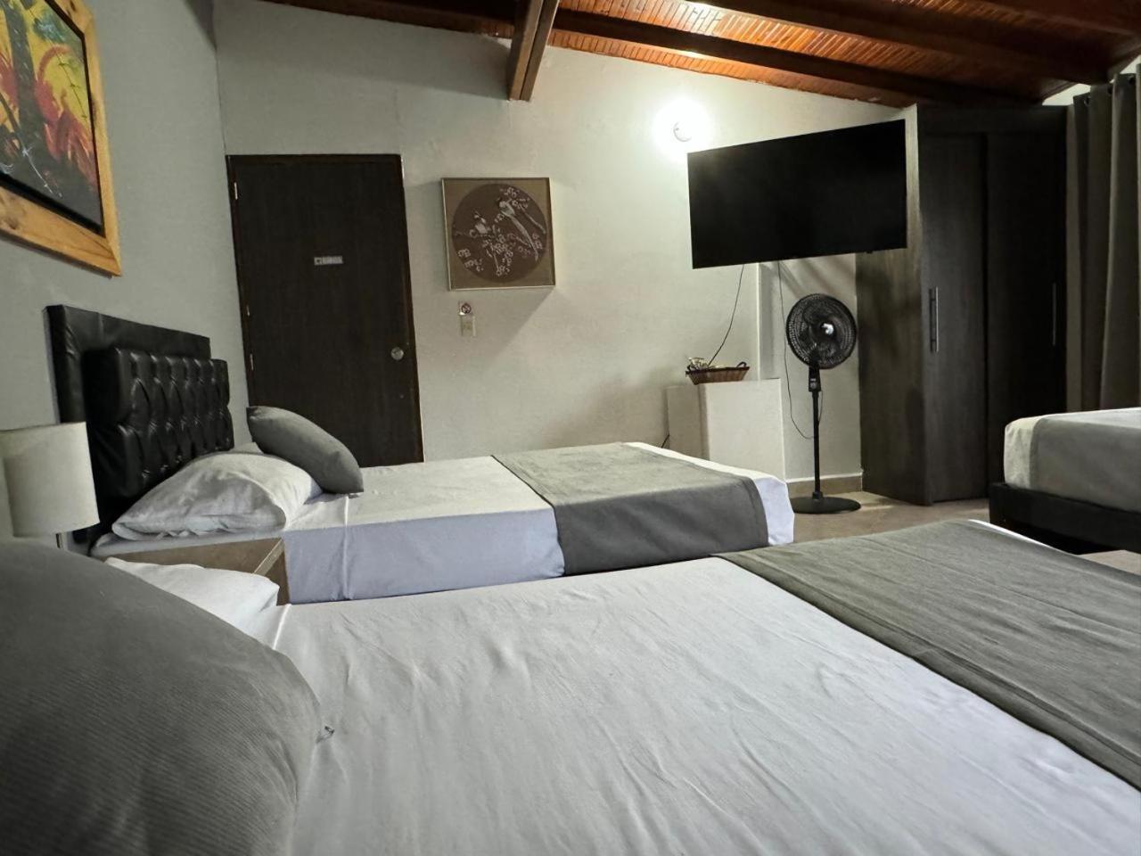 Hotel Gemas San Joaquin 1 Medellín Zewnętrze zdjęcie